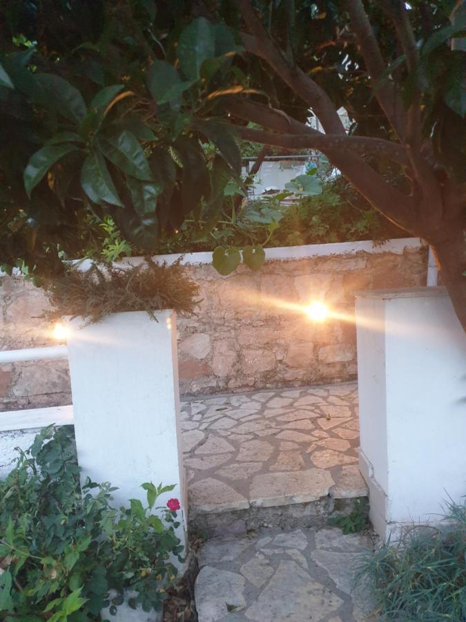 Affittacamere Rosemary House Sarandë Esterno foto