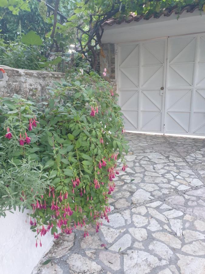 Affittacamere Rosemary House Sarandë Esterno foto