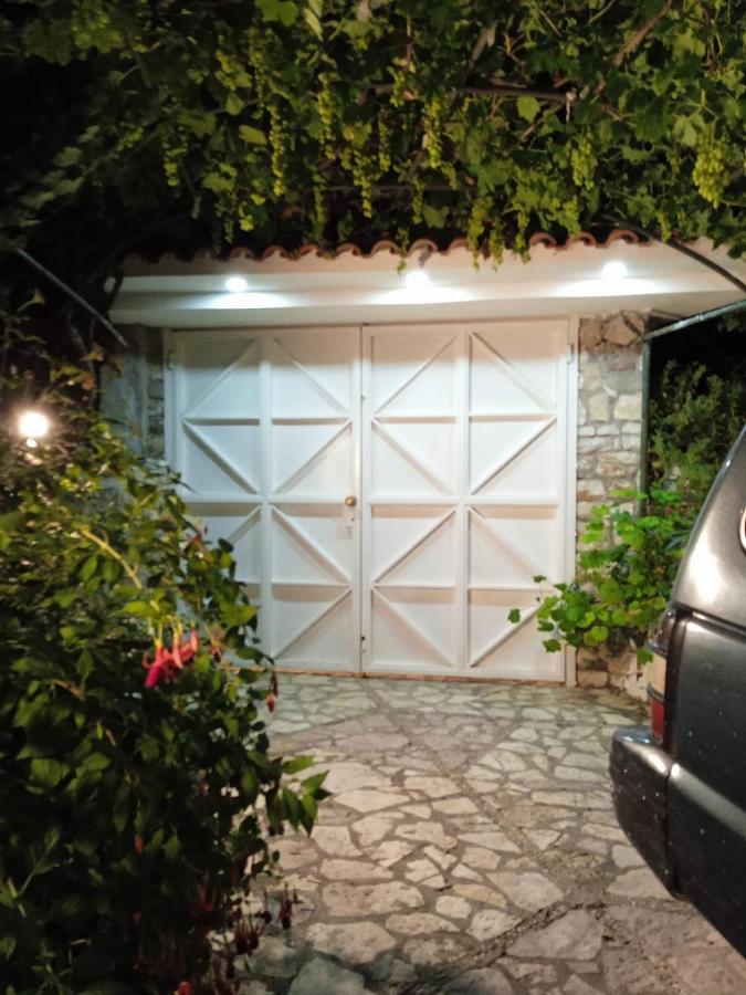 Affittacamere Rosemary House Sarandë Esterno foto